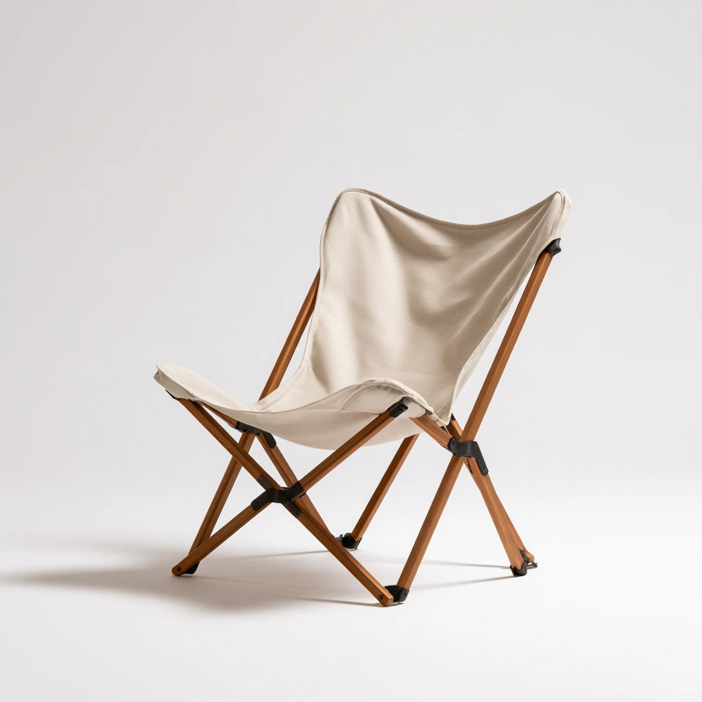 Sedia da campeggio pieghevole dalle linee essenziali, colore beige chiaro